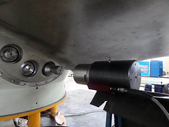 拉伸器應(yīng)用在水電水輪機(jī)葉片螺栓預(yù)緊